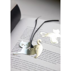 Cute cat-shaped bookmarks made of thin metal in gold color.