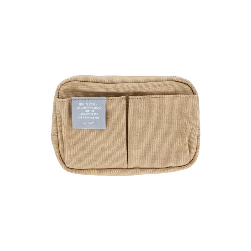 Delfonics inner carring made of durable cotton canvas with metal zip closure is just excellent to store our goods.