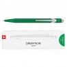 Długopis o zielonej, metalicznej powierzchni.