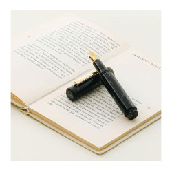 HIGHTIDE Marbled Fountain Pen Attaché | Black