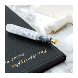 HIGHTIDE Marbled Fountain Pen Attaché | White